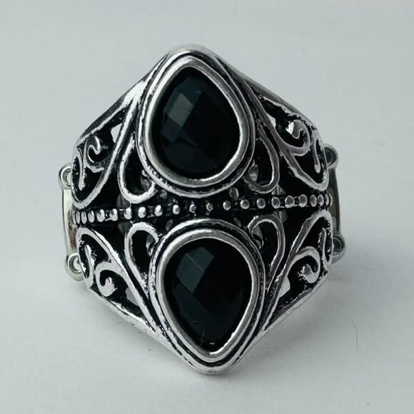 Paparazzi Silver Pearl Cluster Ring – Adjustable Stretch Band - Picture 2 of 5